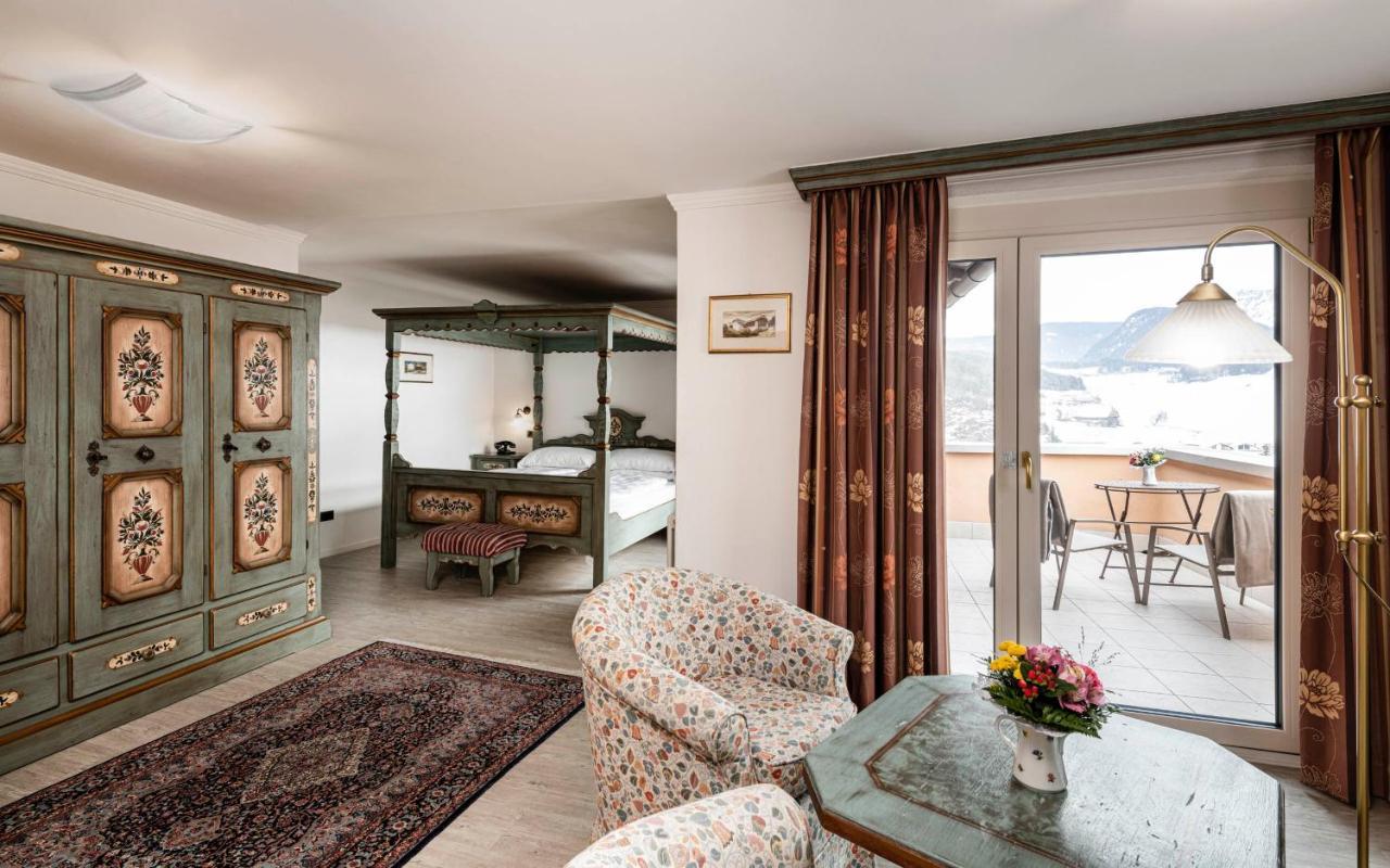 Hotel Cavallino D'Oro Bed&Breakfast Castelrotto Exterior photo