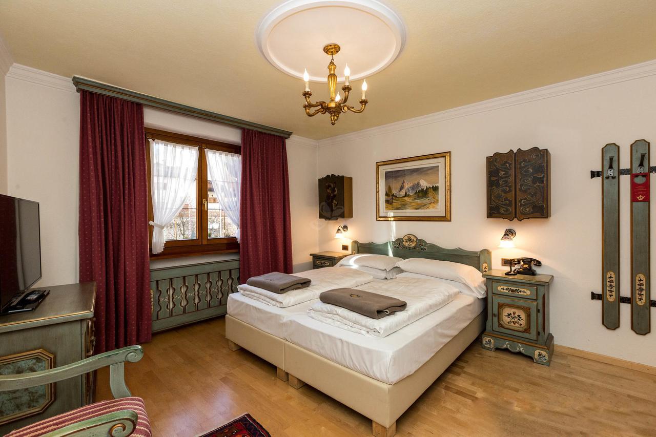 Hotel Cavallino D'Oro Bed&Breakfast Castelrotto Exterior photo